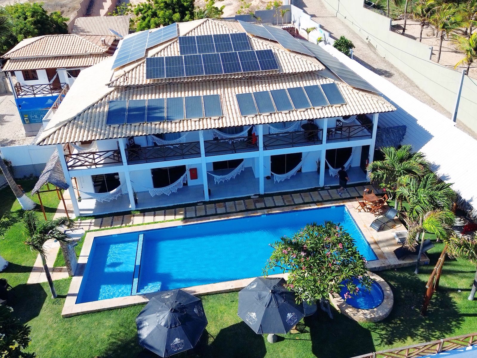 Milano Hotel & Resort — vista aérea com piscina